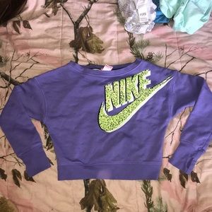 Purple Nike cropped swett shirt